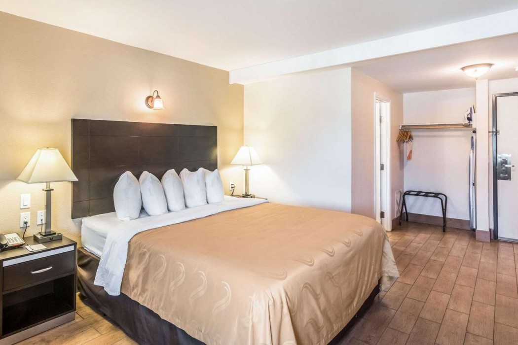 Quality Inn & Suites near Downtown Bakersfield 8/31