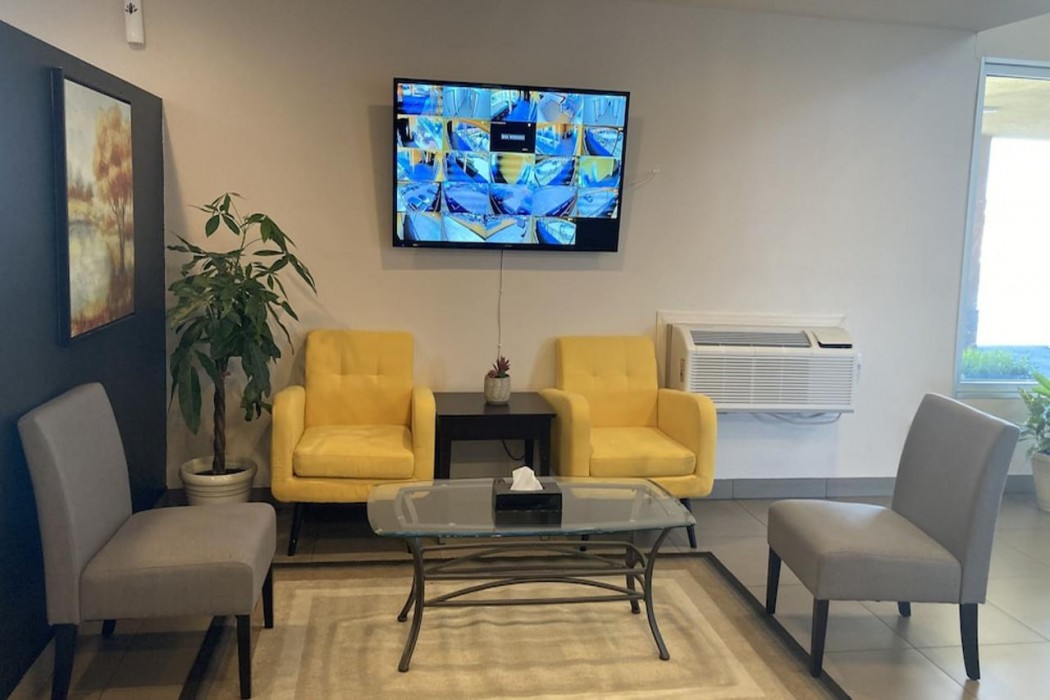 Quality Inn & Suites near Downtown Bakersfield 19/31