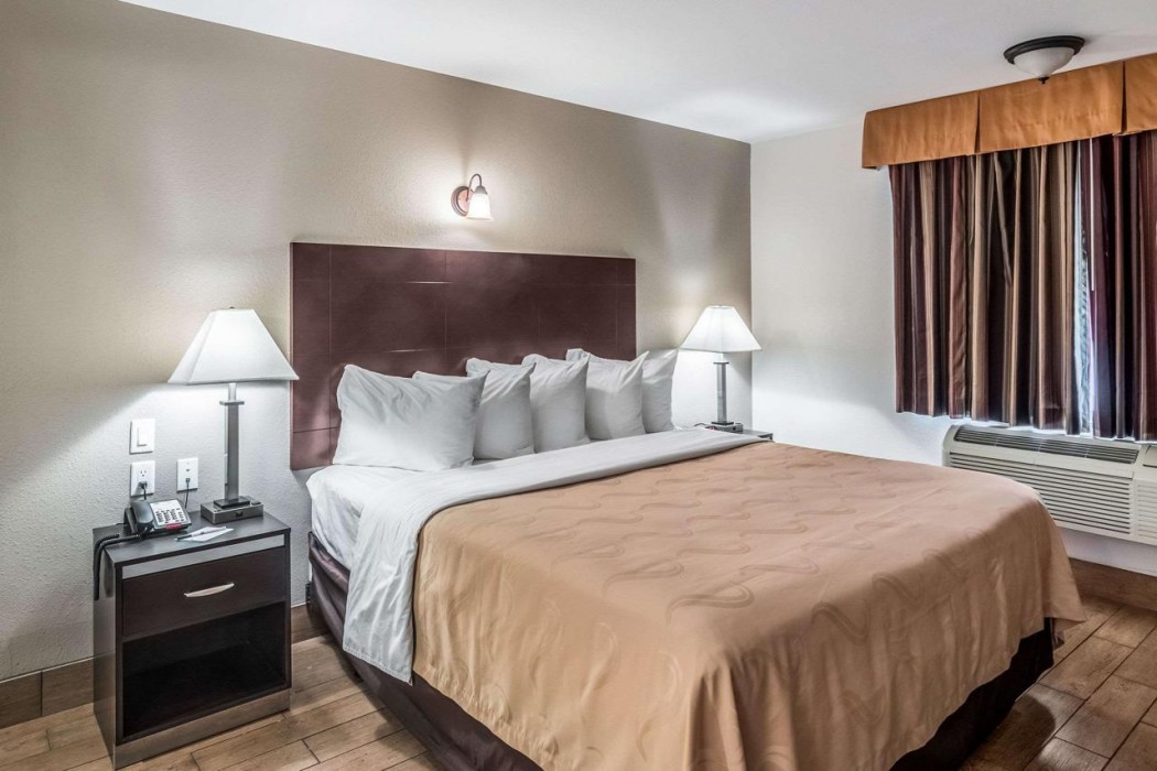 Quality Inn & Suites near Downtown Bakersfield 12/31