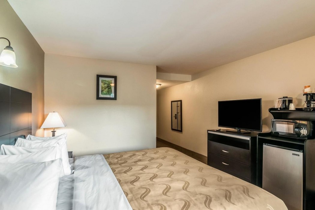 Quality Inn & Suites near Downtown Bakersfield 11/31