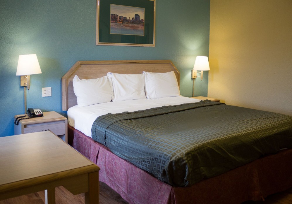 RODEWAY INN MUSKOGEE 17/39