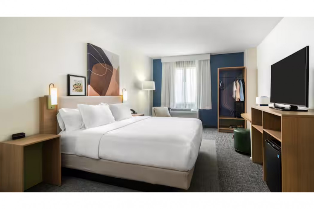 Spark by Hilton Lexington 6/17