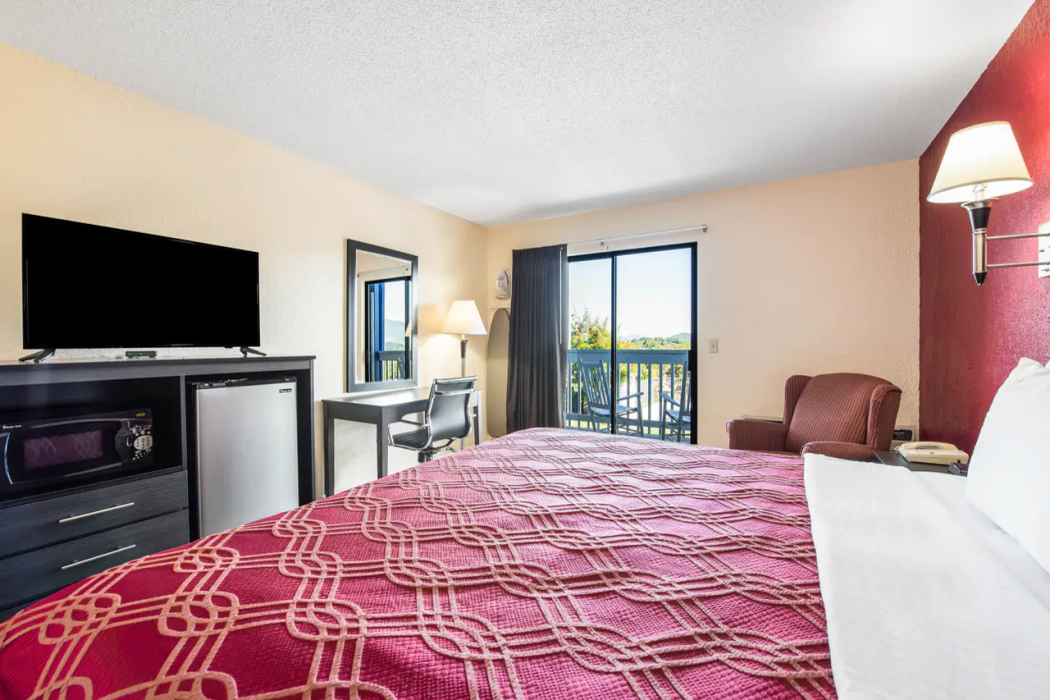 Econo Lodge Waynesville 15/21