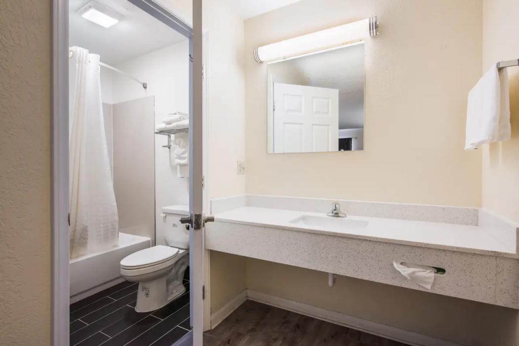 Econo Lodge Waynesville 12/21