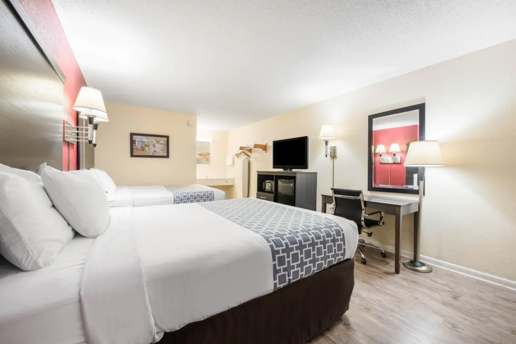 Econo Lodge Waynesville 8/21