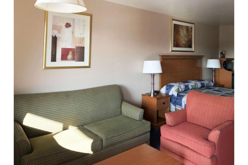Rodeway Inn Silver Creek Inn 16/24