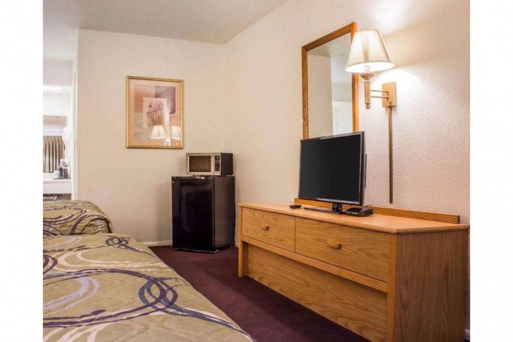 Rodeway Inn Silver Creek Inn 15/24