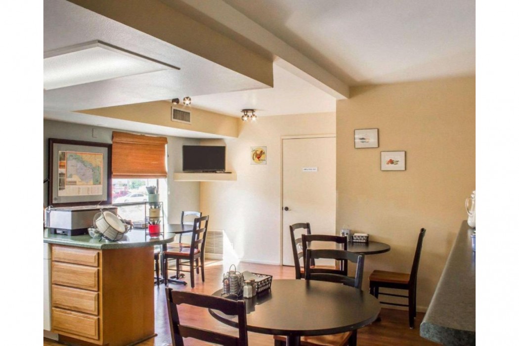 Rodeway Inn Silver Creek Inn 20/24