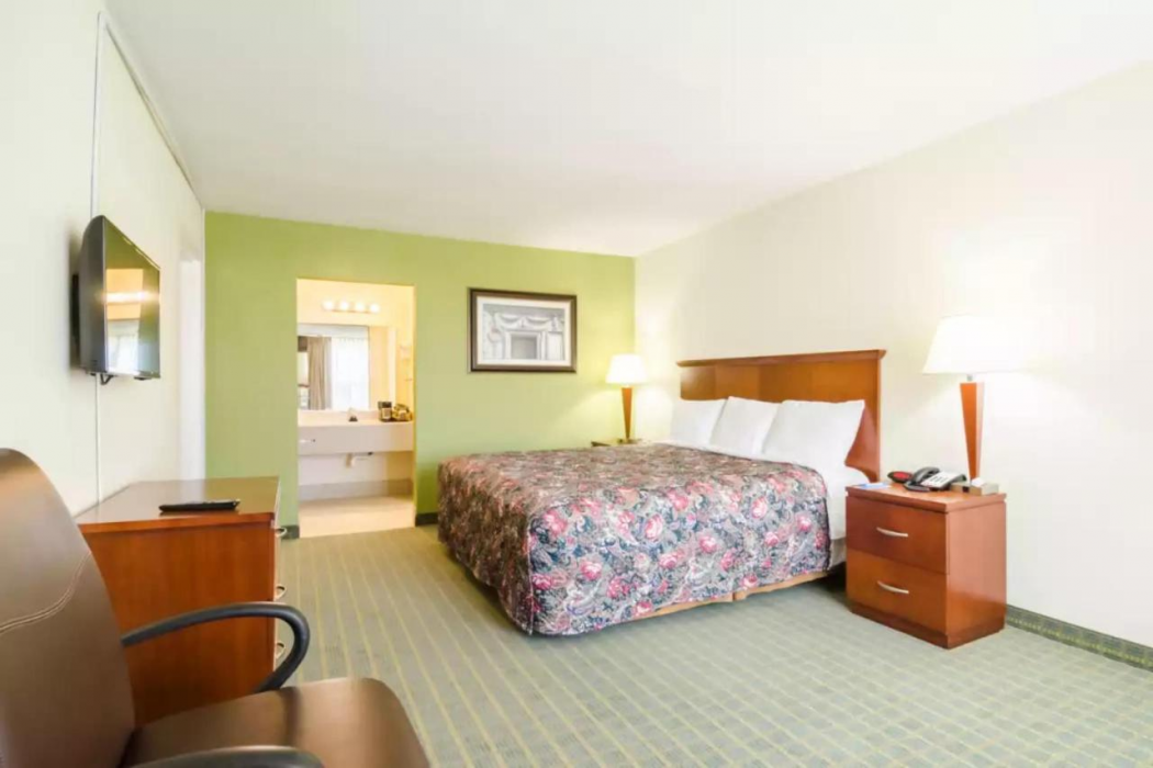OYO hotel Greensboro east I 40 10/25