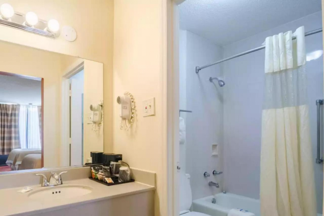 OYO hotel Greensboro east I 40 13/25