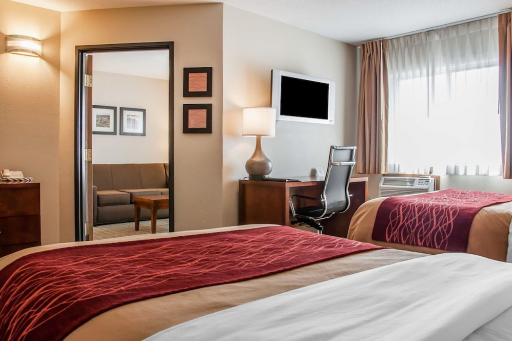 Comfort Inn Dickinson, ND 8/25