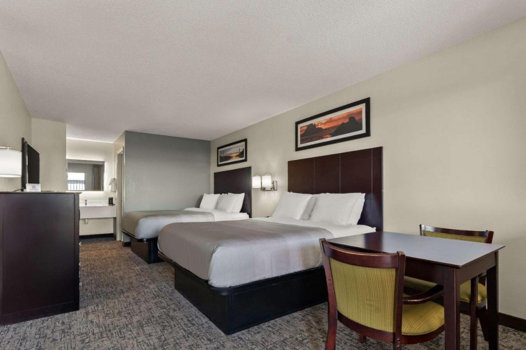 Quality Inn & Suites Dublin 8/25