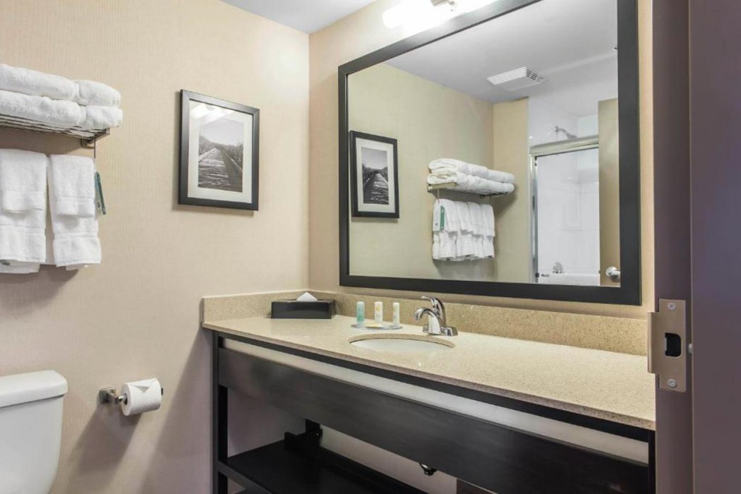 Quality Inn & Suites Kingston, ON 20/45