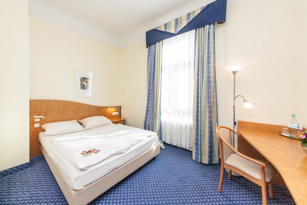 HOTEL VIKTORIA NEUSS 48/68
