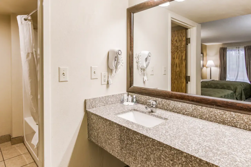 Quality Inn Stone Mountain GA 20/29