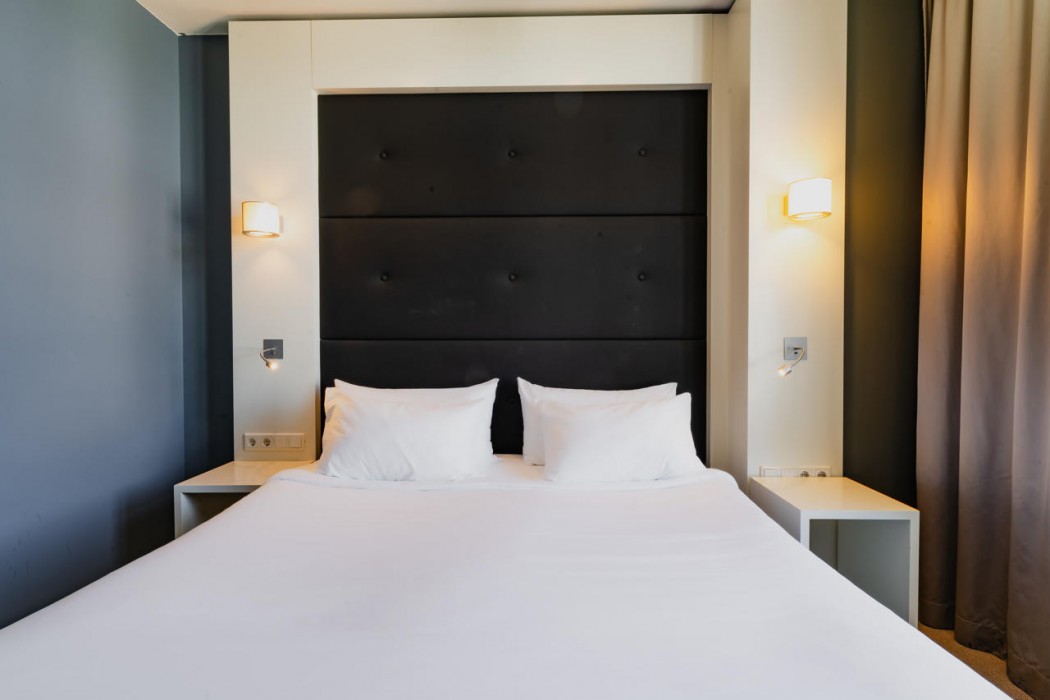 Hotel JL No76 12/64