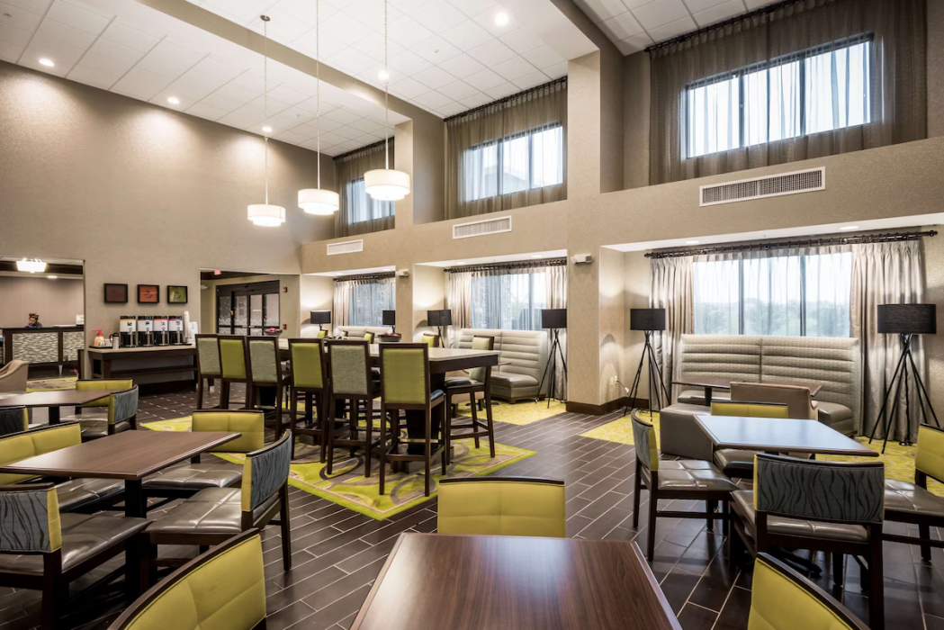 Hampton Inn and Suites Hammond 11/33