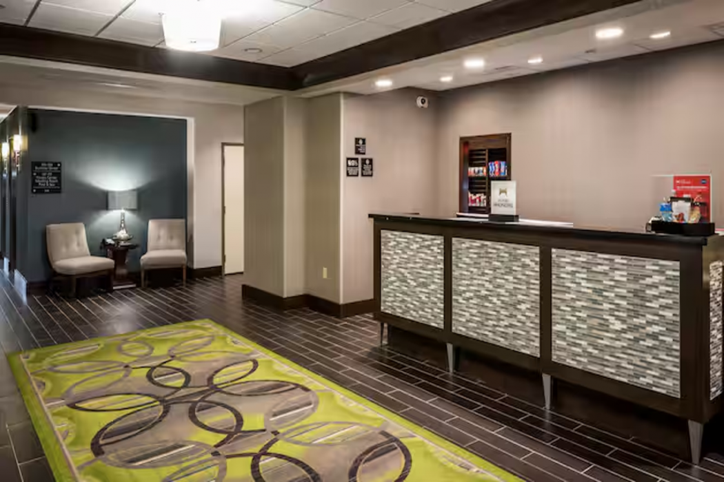 Hampton Inn and Suites Hammond 2/33