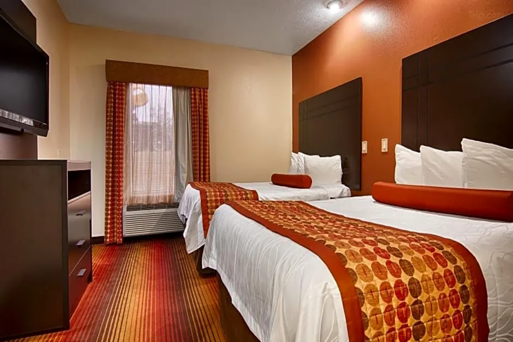Red Roof Inn & Suites Clinton 12/37