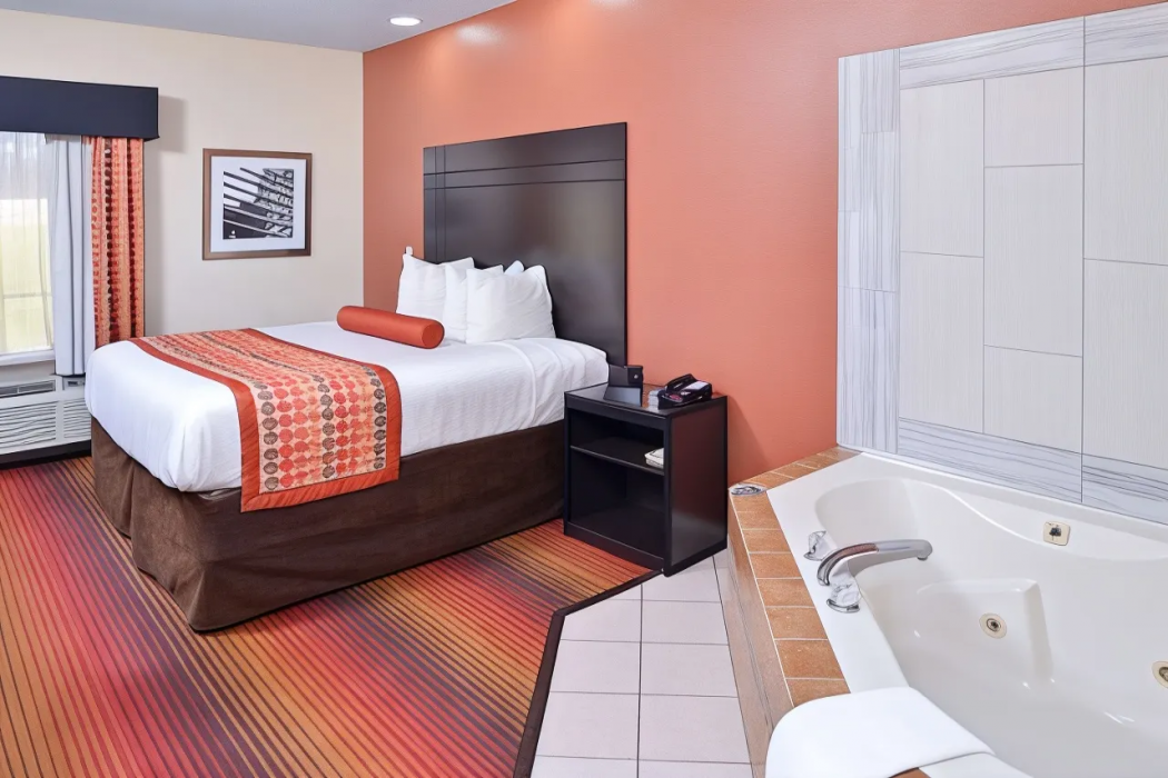 Red Roof Inn & Suites Clinton 13/37
