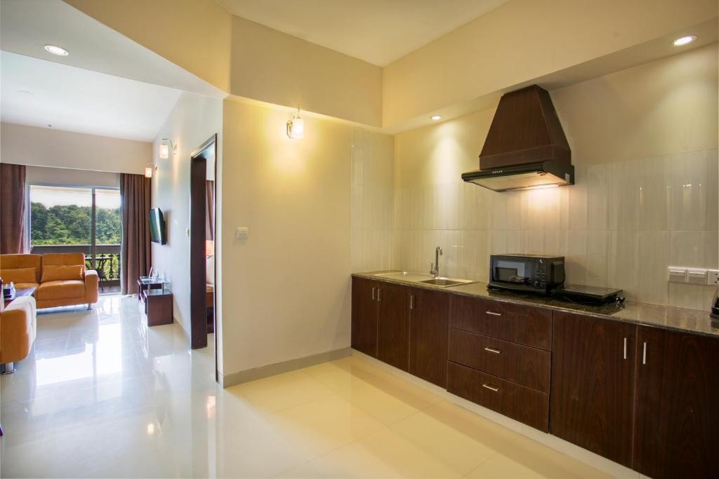 Royal Tulip Sea Pearl Beach Resort & Spa 36/64