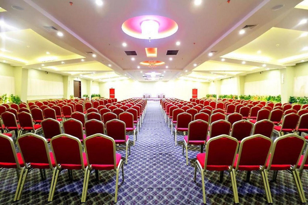 Royal Tulip Sea Pearl Beach Resort & Spa 38/64