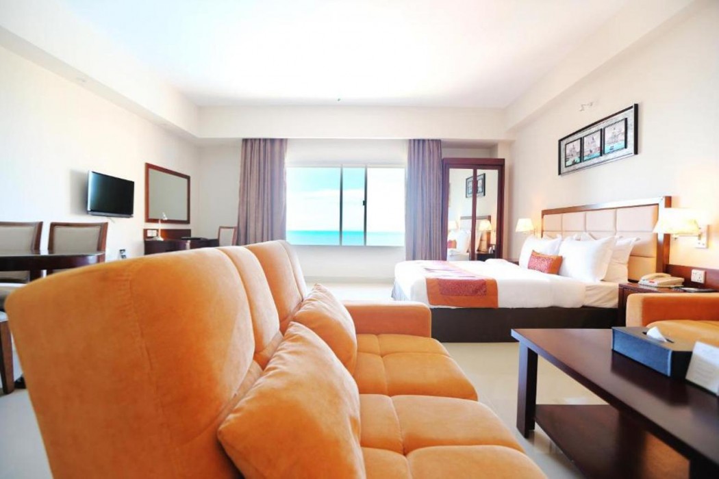 Royal Tulip Sea Pearl Beach Resort & Spa 16/64