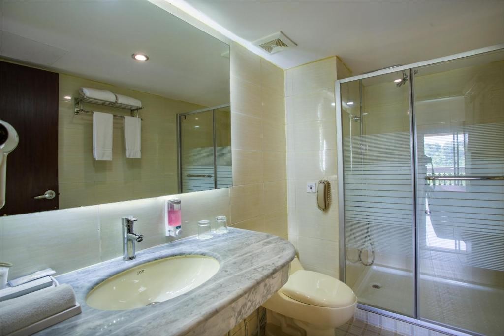 Royal Tulip Sea Pearl Beach Resort & Spa 12/64
