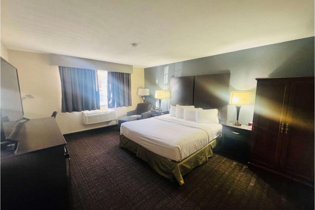 Baymont by Wyndham Chester IL 11/21