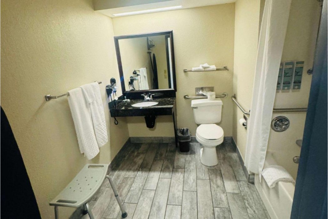 Baymont by Wyndham Chester IL 13/21