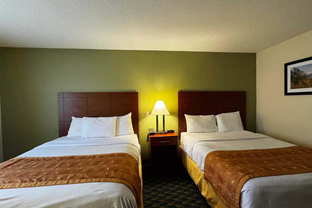 Deluxe Inn Wytheville 15/39