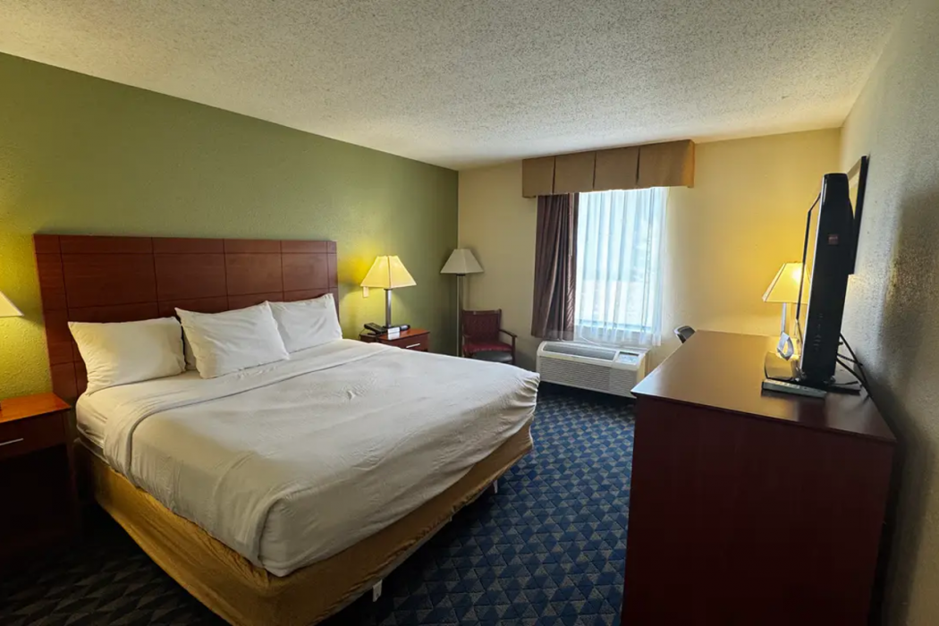 Deluxe Inn Wytheville 13/39
