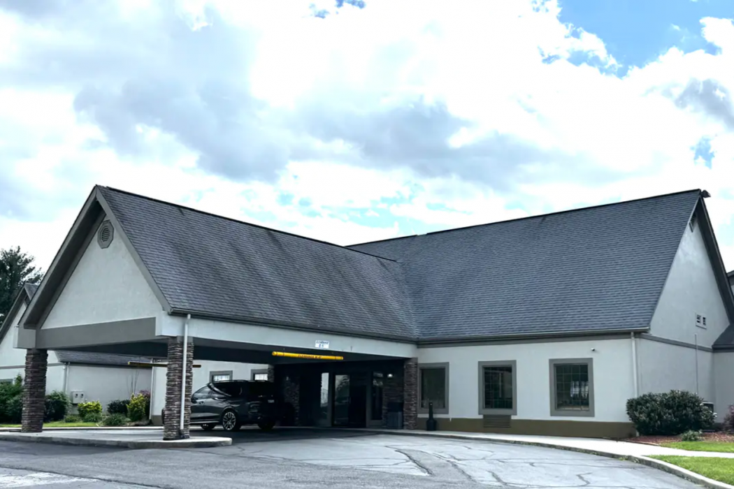 Deluxe Inn Wytheville 2/39