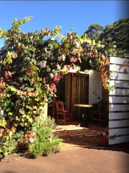 FOREST RETREAT BED AND BREAKFAST 1/9