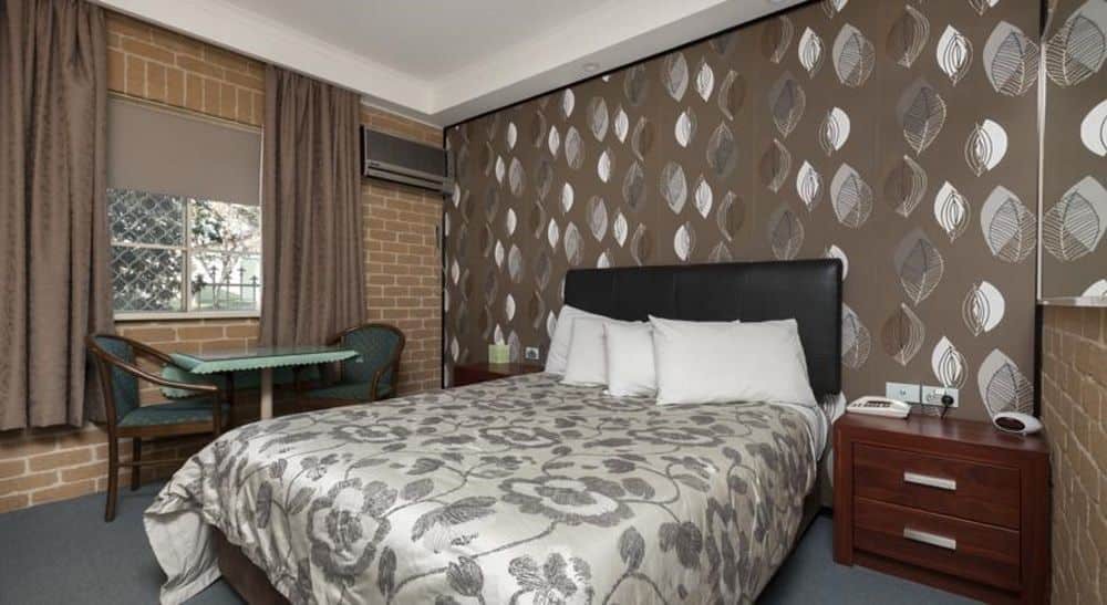 Grand Manor Motor Inn 8/32