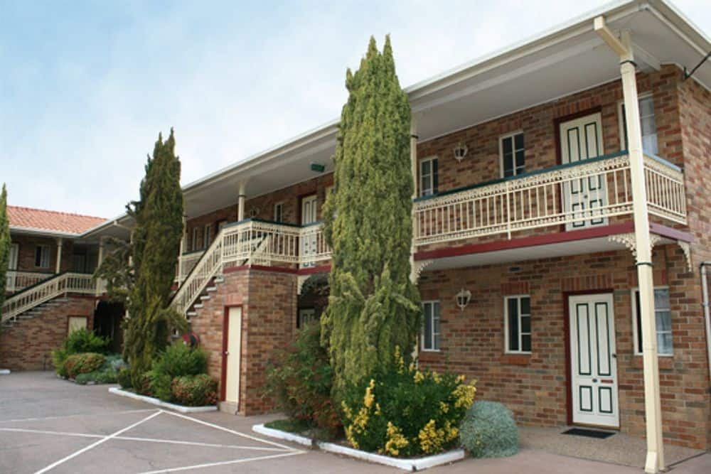 Grand Manor Motor Inn 1/32