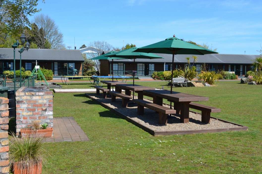 CEDARWOOD LAKESIDE MOTEL AND CONFERENCE VENUE 32/75