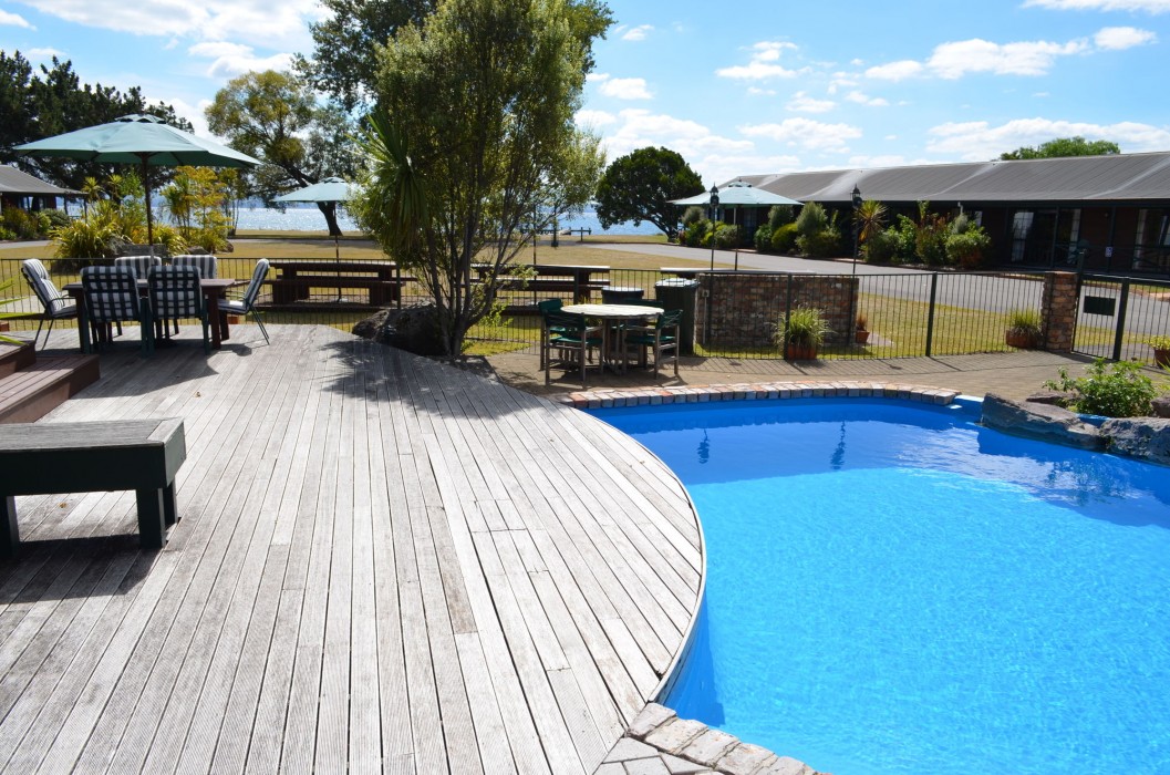 CEDARWOOD LAKESIDE MOTEL AND CONFERENCE VENUE 13/75