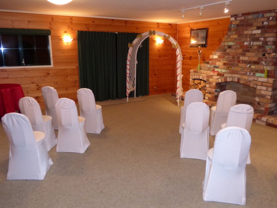 CEDARWOOD LAKESIDE MOTEL AND CONFERENCE VENUE 30/75