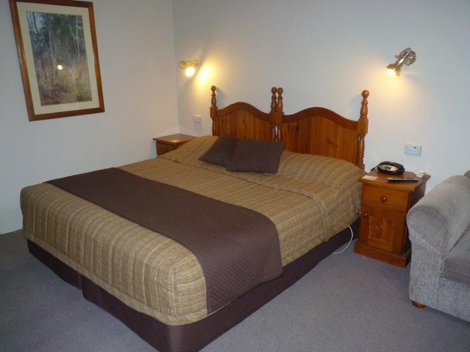 NEW ENGLAND MOTOR INN 10/40