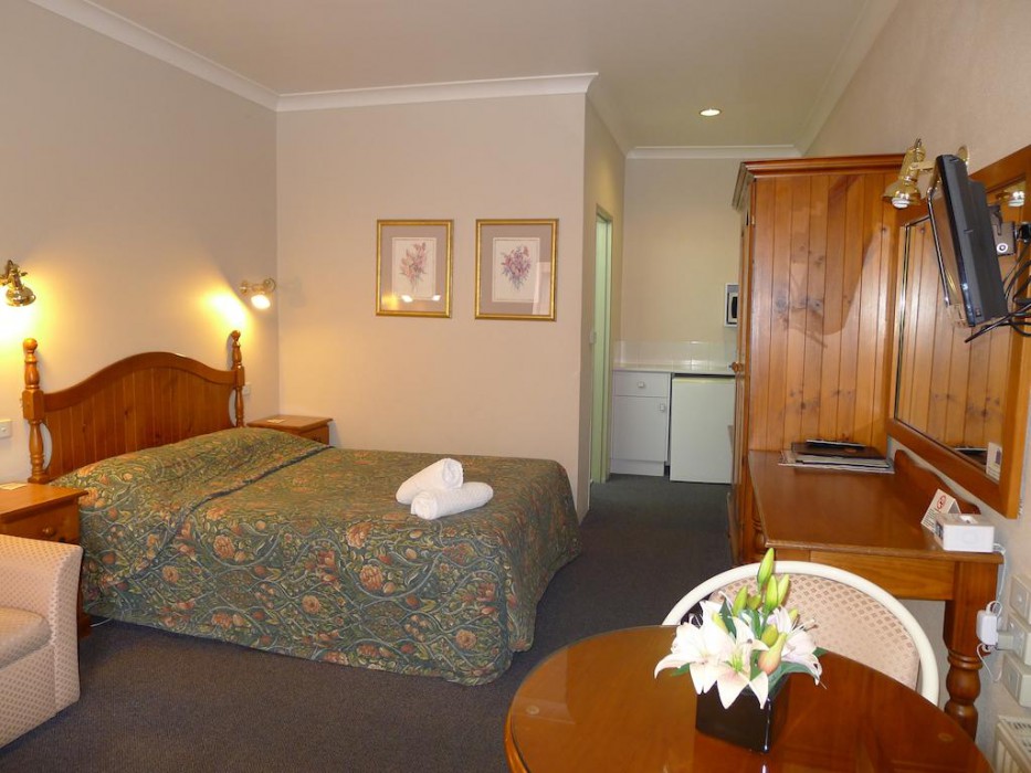 NEW ENGLAND MOTOR INN 12/40