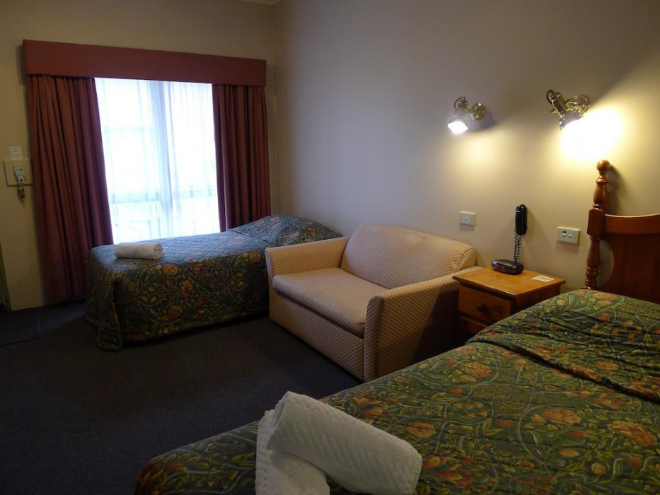 NEW ENGLAND MOTOR INN 11/40