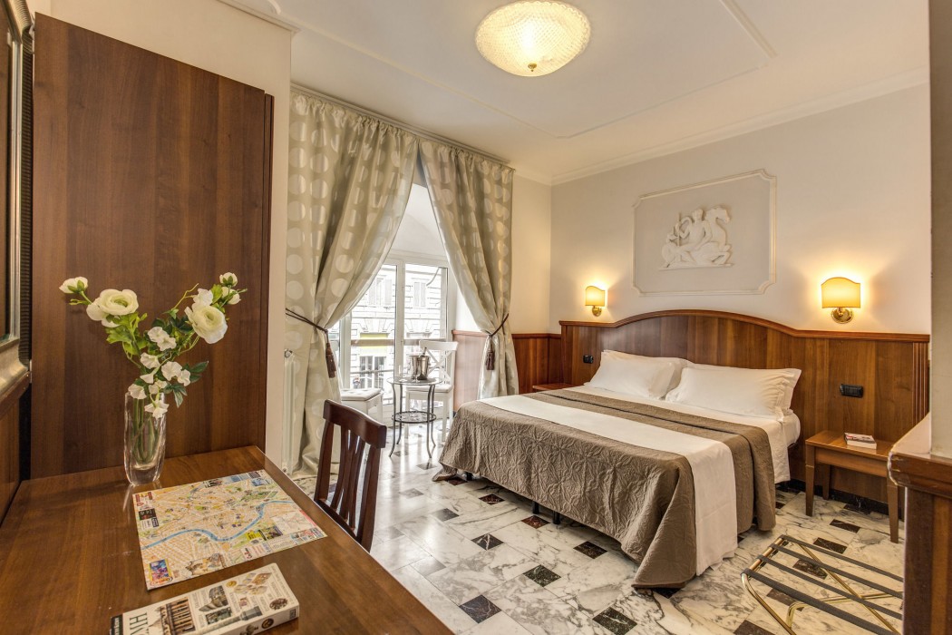 NAKISSA INN 26/76