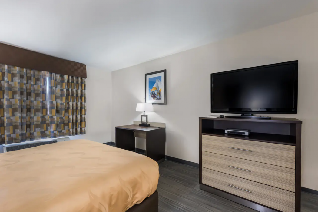 Quality Inn & Suites Huntsville Research Park Area 8/22