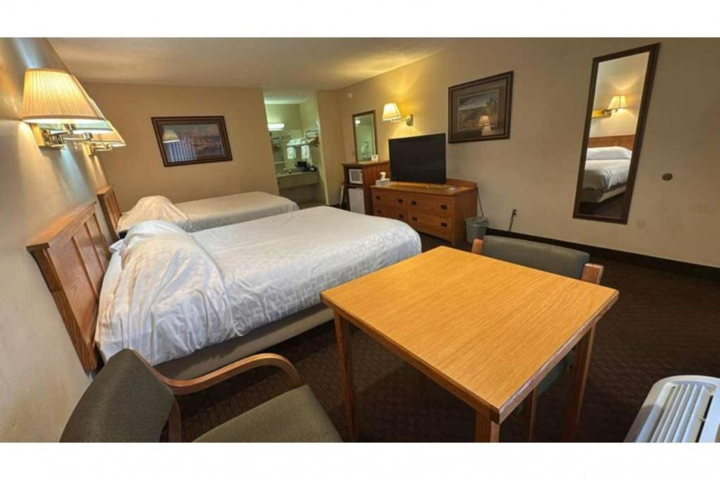 Sundowner Inn Forsyth I 94 16/62