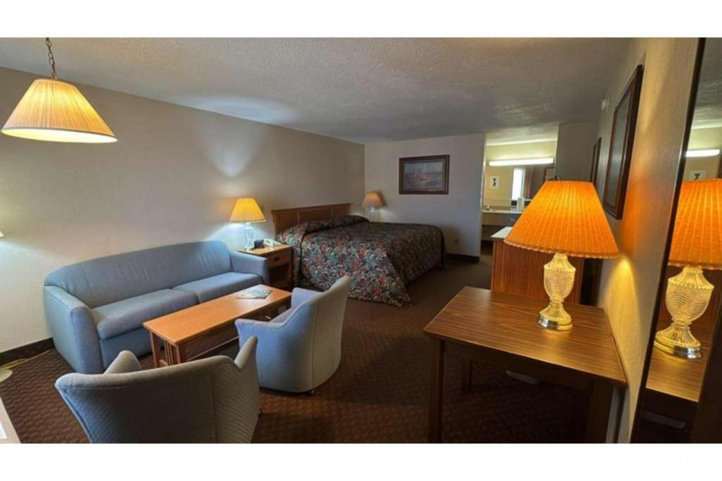 Sundowner Inn Forsyth I 94 14/62