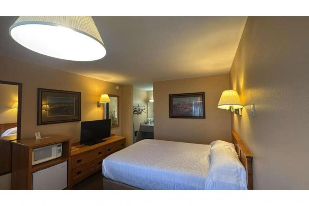 Sundowner Inn Forsyth I 94 13/62