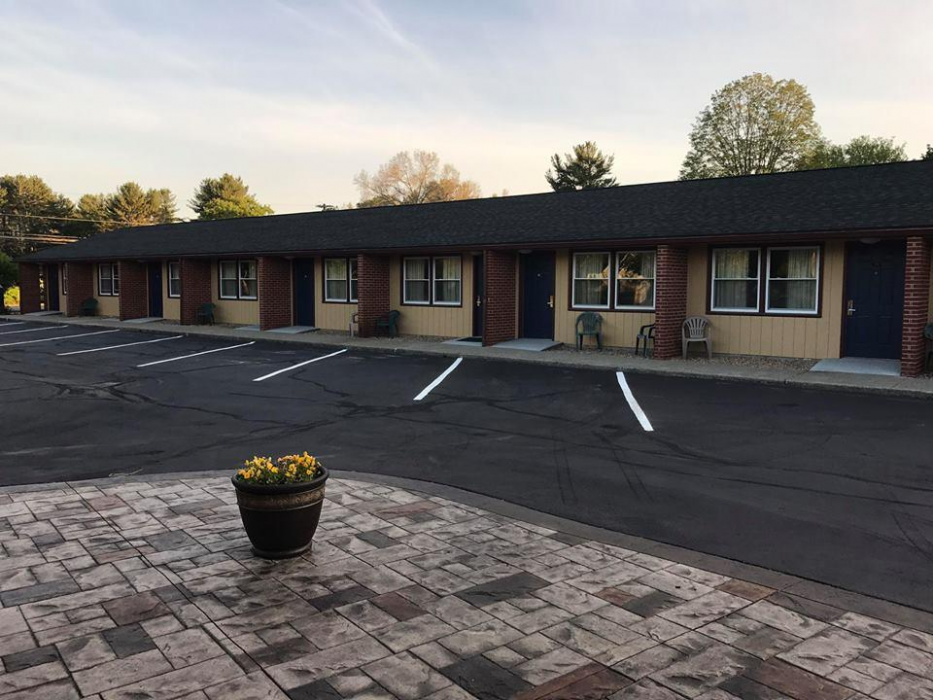 QUIET CORNER INN 1/53