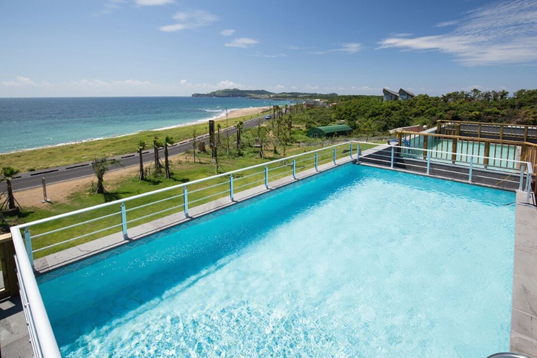 Sun And Moon Resort 25/100