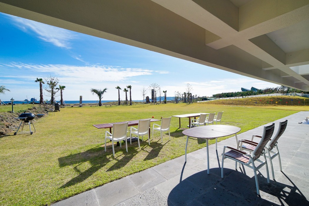 Sun And Moon Resort 22/100